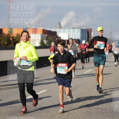 03.10.2025 - Köhlbrandbrückenlauf Jannik Wohlers http://msf.ph/oto/9086642 03.10.2025 10:07:55 Position 3 2244, 2245 meine-sportfotos.de
