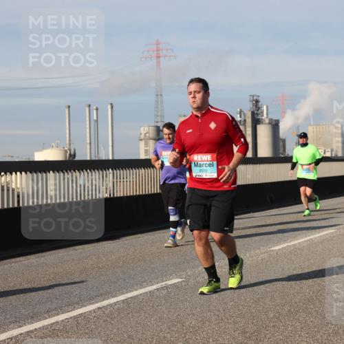 03.10.2025 - Köhlbrandbrückenlauf Lena Gebhardt http://msf.ph/oto/9086643 03.10.2025 10:06:02 Position 2 2070 meine-sportfotos.de