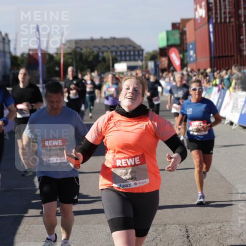 03.10.2025 - Köhlbrandbrückenlauf Jannik Wohlers http://msf.ph/oto/9086644 03.10.2025 13:18:56 Ziel 4077, 4556, 4676, 4756, 4889, 5304, 5449, 5974, 6117, 6267, 6475, 6506, 6556, 6573, 6795 meine-sportfotos.de