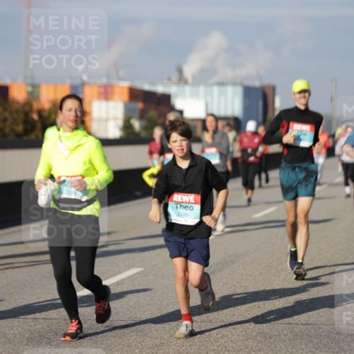 03.10.2025 - Köhlbrandbrückenlauf Jannik Wohlers http://msf.ph/oto/9086655 03.10.2025 10:07:55 Position 3 2245 meine-sportfotos.de