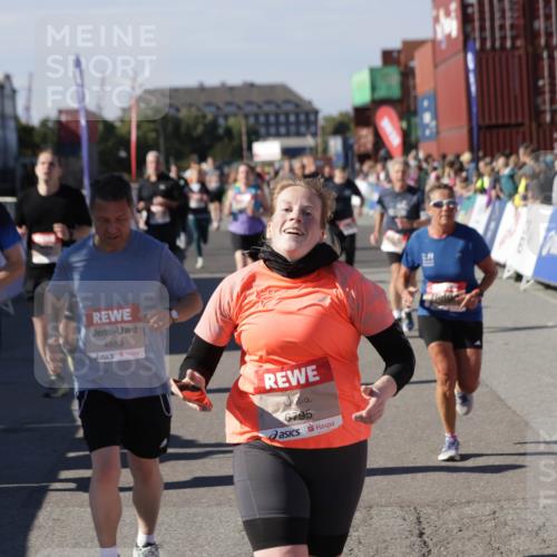 03.10.2025 - Köhlbrandbrückenlauf Jannik Wohlers http://msf.ph/oto/9086656 03.10.2025 13:18:56 Ziel 4077, 4556, 4676, 4756, 4889, 5304, 5449, 5974, 6117, 6267, 6475, 6506, 6556, 6573, 6795 meine-sportfotos.de