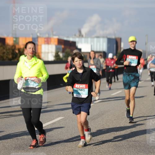 03.10.2025 - Köhlbrandbrückenlauf Jannik Wohlers http://msf.ph/oto/9086661 03.10.2025 10:07:55 Position 3 2244, 2245, 2451 meine-sportfotos.de