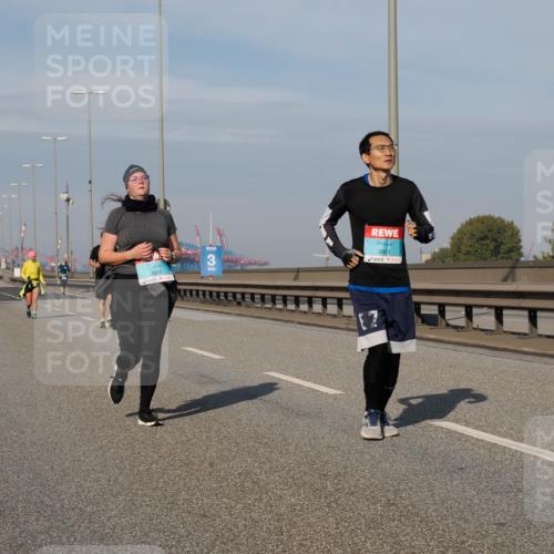 03.10.2025 - Köhlbrandbrückenlauf Fabian Wolf http://msf.ph/oto/9086676 03.10.2025 10:21:03 Position 3 3824, 3, 3801 meine-sportfotos.de