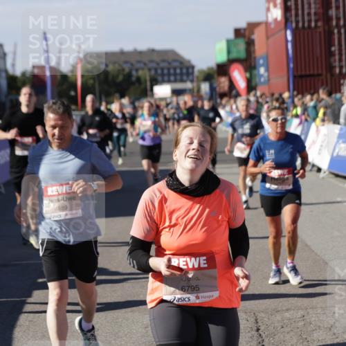 03.10.2025 - Köhlbrandbrückenlauf Jannik Wohlers http://msf.ph/oto/9086680 03.10.2025 13:18:56 Ziel 4077, 4556, 4676, 4756, 4889, 5304, 5449, 5974, 6117, 6267, 6475, 6506, 6556, 6573, 6795 meine-sportfotos.de