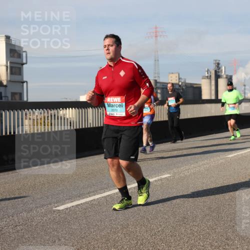 03.10.2025 - Köhlbrandbrückenlauf Lena Gebhardt http://msf.ph/oto/9086682 03.10.2025 10:06:03 Position 2 2070 meine-sportfotos.de