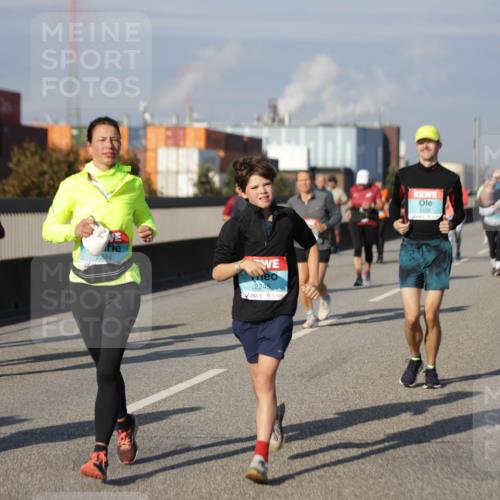 03.10.2025 - Köhlbrandbrückenlauf Jannik Wohlers http://msf.ph/oto/9086683 03.10.2025 10:07:55 Position 3 2244, 2245, 1539, 2451 meine-sportfotos.de