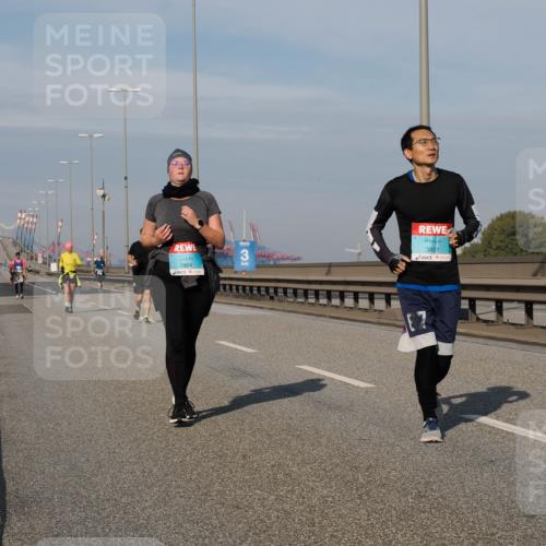 03.10.2025 - Köhlbrandbrückenlauf Fabian Wolf http://msf.ph/oto/9086688 03.10.2025 10:21:03 Position 3 3824, 3801 meine-sportfotos.de