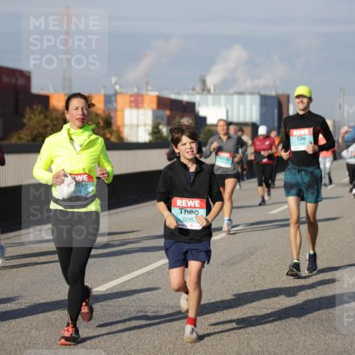 03.10.2025 - Köhlbrandbrückenlauf Jannik Wohlers http://msf.ph/oto/9086699 03.10.2025 10:07:56 Position 3 244, 2245, 1539 meine-sportfotos.de