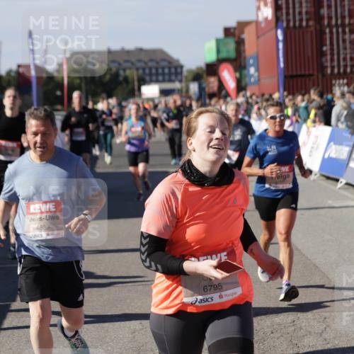 03.10.2025 - Köhlbrandbrückenlauf Jannik Wohlers http://msf.ph/oto/9086701 03.10.2025 13:18:57 Ziel 4077, 4556, 4630, 4676, 4756, 4889, 5304, 5449, 5974, 6117, 6267, 6475, 6506, 6556, 6573, 6795 meine-sportfotos.de