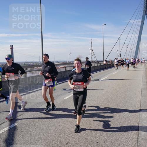 03.10.2025 - Köhlbrandbrückenlauf Michael Burmester http://msf.ph/oto/9086708 03.10.2025 12:43:48 Position 2 6721 meine-sportfotos.de