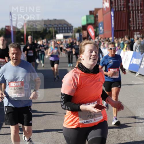 03.10.2025 - Köhlbrandbrückenlauf Jannik Wohlers http://msf.ph/oto/9086716 03.10.2025 13:18:57 Ziel 4077, 4556, 4630, 4676, 4756, 4889, 5304, 5449, 5974, 6117, 6267, 6475, 6506, 6556, 6573, 6795 meine-sportfotos.de