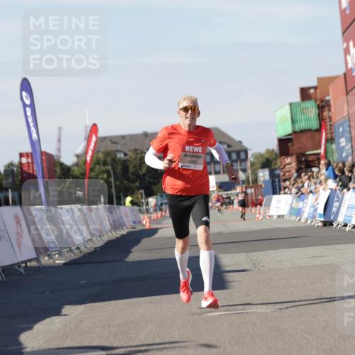 03.10.2025 - Köhlbrandbrückenlauf Jannik Wohlers http://msf.ph/oto/9086723 03.10.2025 12:52:58 Ziel 4034, 4040 meine-sportfotos.de