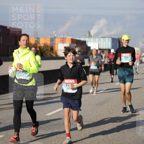 03.10.2025 - Köhlbrandbrückenlauf Jannik Wohlers http://msf.ph/oto/9086727 03.10.2025 10:07:56 Position 3 2244, 22, 1539, 2451 meine-sportfotos.de