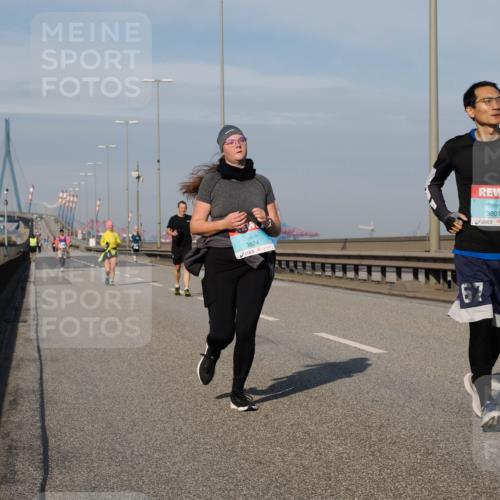 03.10.2025 - Köhlbrandbrückenlauf Fabian Wolf http://msf.ph/oto/9086729 03.10.2025 10:21:04 Position 3 3824, 3801 meine-sportfotos.de