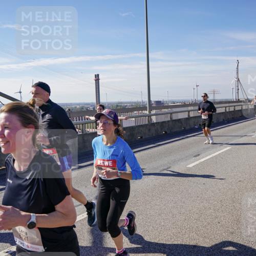 03.10.2025 - Köhlbrandbrückenlauf Michael Burmester http://msf.ph/oto/9086734 03.10.2025 12:43:49 Position 2 6721 meine-sportfotos.de