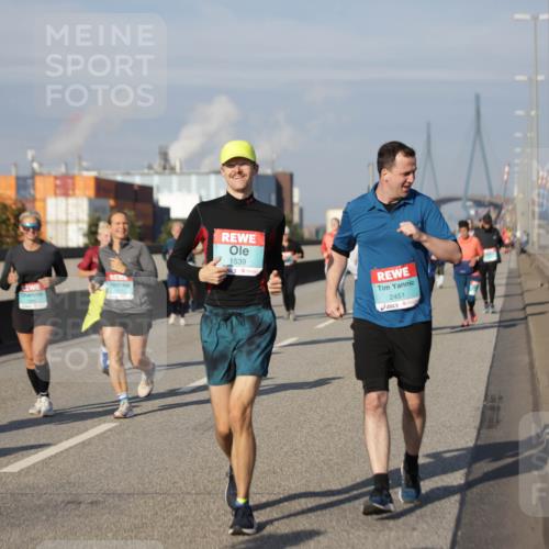 03.10.2025 - Köhlbrandbrückenlauf Jannik Wohlers http://msf.ph/oto/9086738 03.10.2025 10:07:57 Position 3 2245, 1539, 2451 meine-sportfotos.de