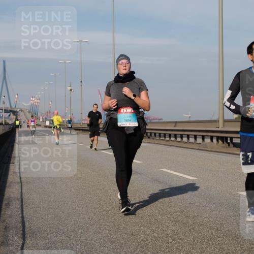 03.10.2025 - Köhlbrandbrückenlauf Fabian Wolf http://msf.ph/oto/9086745 03.10.2025 10:21:04 Position 3 3824, 3801 meine-sportfotos.de