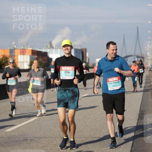 03.10.2025 - Köhlbrandbrückenlauf Jannik Wohlers http://msf.ph/oto/9086751 03.10.2025 10:07:57 Position 3 0, 1539, 2451 meine-sportfotos.de