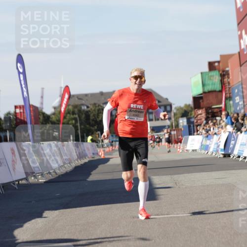 03.10.2025 - Köhlbrandbrückenlauf Jannik Wohlers http://msf.ph/oto/9086754 03.10.2025 12:52:58 Ziel 4034, 4040 meine-sportfotos.de