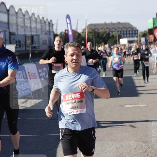 03.10.2025 - Köhlbrandbrückenlauf Jannik Wohlers http://msf.ph/oto/9086759 03.10.2025 13:18:57 Ziel 4077, 4556, 4630, 4676, 4756, 4889, 5304, 5449, 5974, 6117, 6267, 6475, 6506, 6556, 6573, 6795 meine-sportfotos.de