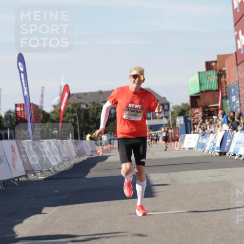 03.10.2025 - Köhlbrandbrückenlauf Jannik Wohlers http://msf.ph/oto/9086765 03.10.2025 12:52:58 Ziel 4034, 4040 meine-sportfotos.de