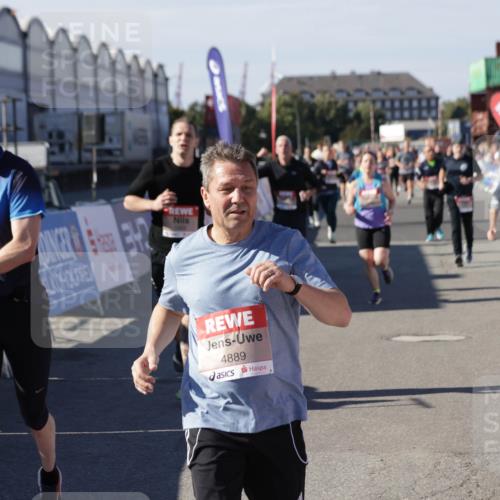 03.10.2025 - Köhlbrandbrückenlauf Jannik Wohlers http://msf.ph/oto/9086771 03.10.2025 13:18:57 Ziel 4077, 4556, 4630, 4676, 4756, 4889, 5304, 5449, 5974, 6117, 6267, 6475, 6506, 6556, 6573, 6795 meine-sportfotos.de