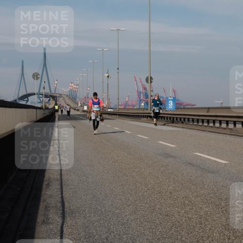 03.10.2025 - Köhlbrandbrückenlauf Fabian Wolf http://msf.ph/oto/9086779 03.10.2025 10:21:23 Position 3 3 meine-sportfotos.de