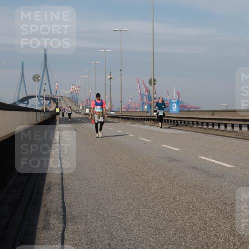 03.10.2025 - Köhlbrandbrückenlauf Fabian Wolf http://msf.ph/oto/9086784 03.10.2025 10:21:23 Position 3 3 meine-sportfotos.de