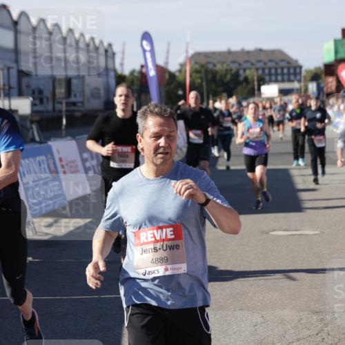 03.10.2025 - Köhlbrandbrückenlauf Jannik Wohlers http://msf.ph/oto/9086785 03.10.2025 13:18:57 Ziel 4077, 4556, 4630, 4676, 4756, 4889, 5304, 5449, 5974, 6117, 6267, 6475, 6506, 6556, 6573, 6795 meine-sportfotos.de