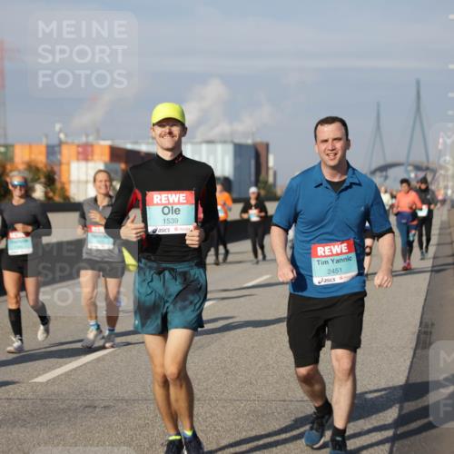 03.10.2025 - Köhlbrandbrückenlauf Jannik Wohlers http://msf.ph/oto/9086788 03.10.2025 10:07:57 Position 3 1539, 2451 meine-sportfotos.de