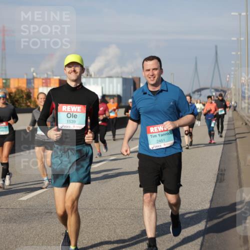 03.10.2025 - Köhlbrandbrückenlauf Jannik Wohlers http://msf.ph/oto/9086793 03.10.2025 10:07:58 Position 3 1539, 2451 meine-sportfotos.de