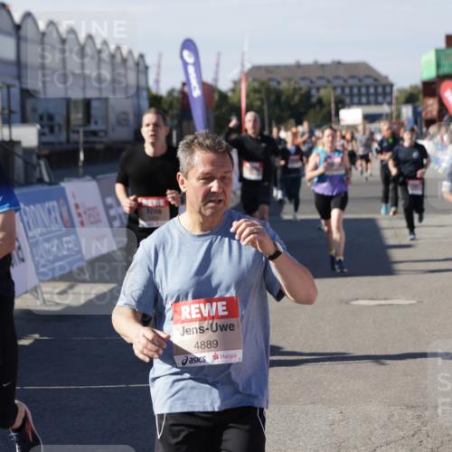 03.10.2025 - Köhlbrandbrückenlauf Jannik Wohlers http://msf.ph/oto/9086800 03.10.2025 13:18:57 Ziel 4077, 4556, 4630, 4676, 4756, 4889, 5304, 5449, 5974, 6117, 6267, 6475, 6506, 6556, 6573, 6795 meine-sportfotos.de