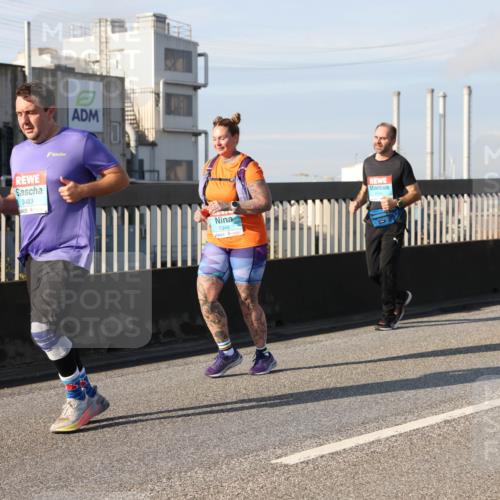 03.10.2025 - Köhlbrandbrückenlauf Lena Gebhardt http://msf.ph/oto/9086818 03.10.2025 10:06:05 Position 2 3483, 1348 meine-sportfotos.de