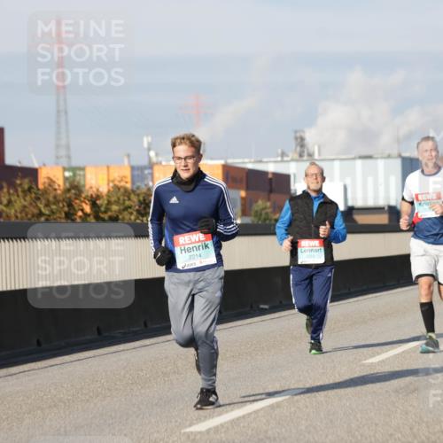 03.10.2025 - Köhlbrandbrückenlauf Jannik Wohlers http://msf.ph/oto/9086826 03.10.2025 09:57:25 Position 3 2214, 2215, 3326 meine-sportfotos.de