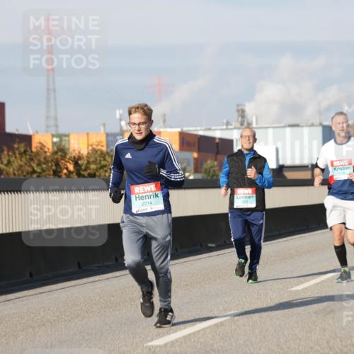 03.10.2025 - Köhlbrandbrückenlauf Jannik Wohlers http://msf.ph/oto/9086834 03.10.2025 09:57:25 Position 3 2214, 2215, 3326 meine-sportfotos.de