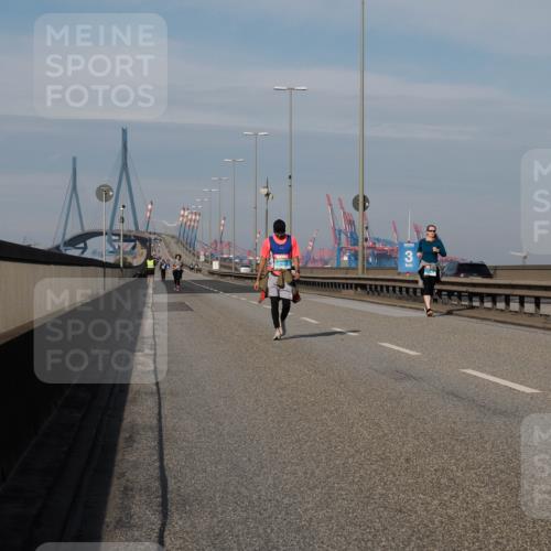 03.10.2025 - Köhlbrandbrückenlauf Fabian Wolf http://msf.ph/oto/9086843 03.10.2025 10:21:27 Position 3 3 meine-sportfotos.de
