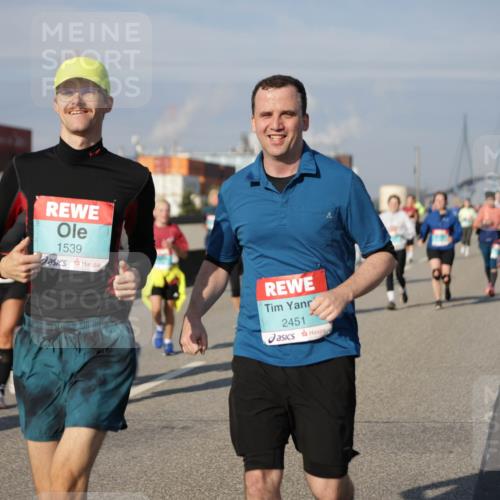 03.10.2025 - Köhlbrandbrückenlauf Jannik Wohlers http://msf.ph/oto/9086860 03.10.2025 10:07:58 Position 3 1539, 2451 meine-sportfotos.de