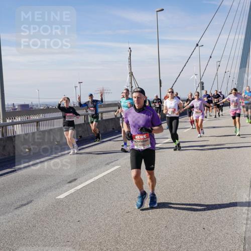 03.10.2025 - Köhlbrandbrückenlauf Michael Burmester http://msf.ph/oto/9086902 03.10.2025 12:43:56 Position 2 6285 meine-sportfotos.de