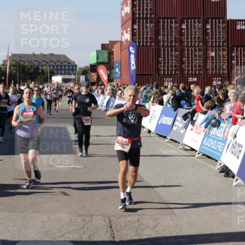 03.10.2025 - Köhlbrandbrückenlauf Jannik Wohlers http://msf.ph/oto/9086912 03.10.2025 13:18:59 Ziel 4556, 4630, 4676, 4756, 4889, 5027, 5304, 5449, 5974, 6117, 6267, 6475, 6573, 6795 meine-sportfotos.de
