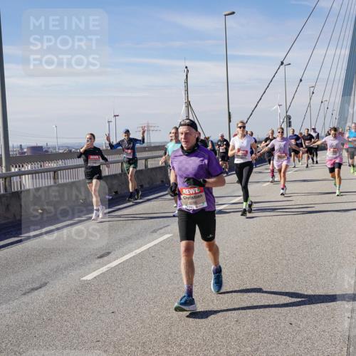 03.10.2025 - Köhlbrandbrückenlauf Michael Burmester http://msf.ph/oto/9086922 03.10.2025 12:43:56 Position 2 6285 meine-sportfotos.de
