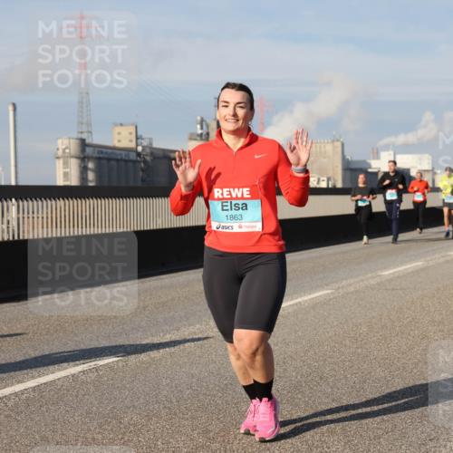 03.10.2025 - Köhlbrandbrückenlauf Lena Gebhardt http://msf.ph/oto/9086924 03.10.2025 10:06:07 Position 2 1863 meine-sportfotos.de