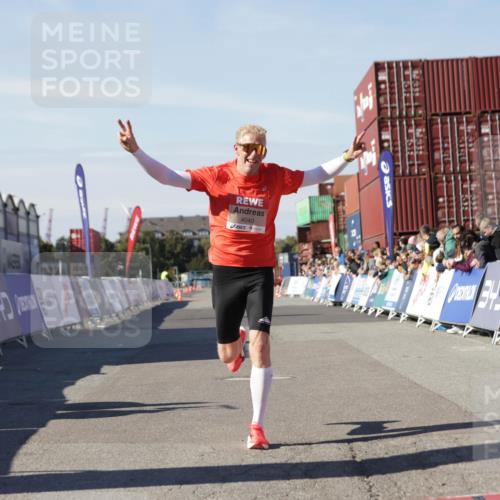 03.10.2025 - Köhlbrandbrückenlauf Jannik Wohlers http://msf.ph/oto/9086931 03.10.2025 12:53:00 Ziel 4034, 4040 meine-sportfotos.de