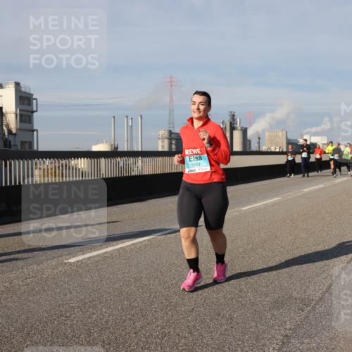 03.10.2025 - Köhlbrandbrückenlauf Lena Gebhardt http://msf.ph/oto/9086932 03.10.2025 10:06:08 Position 2 1863 meine-sportfotos.de