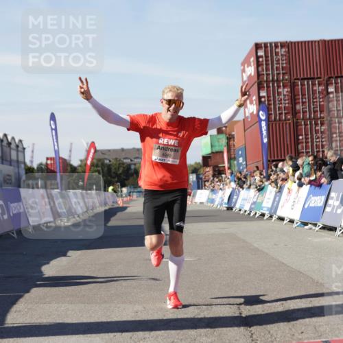03.10.2025 - Köhlbrandbrückenlauf Jannik Wohlers http://msf.ph/oto/9086937 03.10.2025 12:53:00 Ziel 4034, 4040 meine-sportfotos.de
