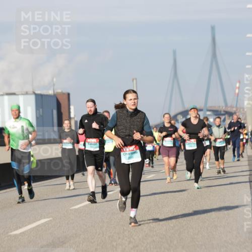 03.10.2025 - Köhlbrandbrückenlauf Jannik Wohlers http://msf.ph/oto/9086938 03.10.2025 09:57:30 Position 3 3515, 2686 meine-sportfotos.de