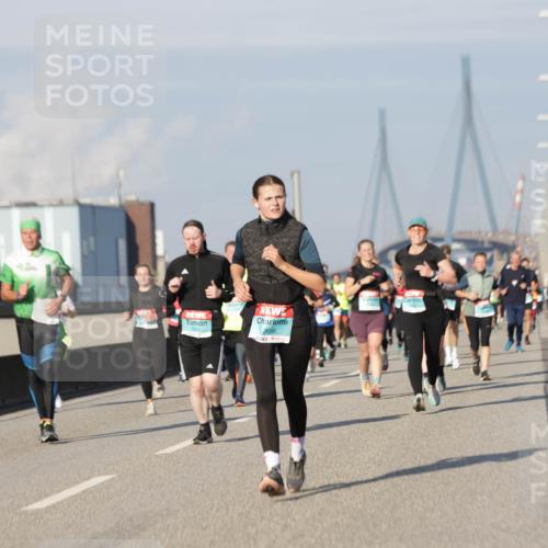 03.10.2025 - Köhlbrandbrückenlauf Jannik Wohlers http://msf.ph/oto/9086953 03.10.2025 09:57:31 Position 3 3515, 2686 meine-sportfotos.de