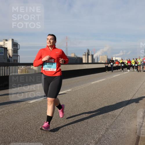 03.10.2025 - Köhlbrandbrückenlauf Lena Gebhardt http://msf.ph/oto/9086980 03.10.2025 10:06:08 Position 2 1863 meine-sportfotos.de