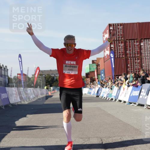03.10.2025 - Köhlbrandbrückenlauf Jannik Wohlers http://msf.ph/oto/9086982 03.10.2025 12:53:00 Ziel 4034, 4040 meine-sportfotos.de