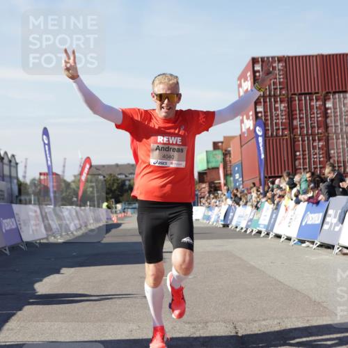 03.10.2025 - Köhlbrandbrückenlauf Jannik Wohlers http://msf.ph/oto/9086989 03.10.2025 12:53:00 Ziel 4034, 4040 meine-sportfotos.de