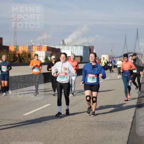 03.10.2025 - Köhlbrandbrückenlauf Jannik Wohlers http://msf.ph/oto/9086997 03.10.2025 10:08:02 Position 3 2250, 2249 meine-sportfotos.de